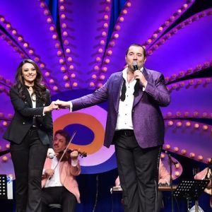 Ata Demirer’in kapalı gişe devam eden ‘Ata Demirer Gazinosu’ndaki izleyenler