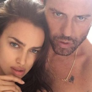 Victoria’s Secret melekleri birbiri ardına katalog ve dergi çekimlerinde Mert