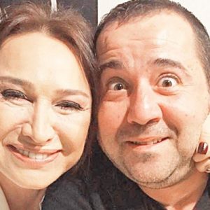 Ata Demirer önceki akşam Demet Akbağ’ın tek kişilik gösterisi ‘Bir