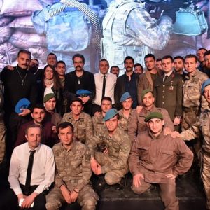 Kurgudan uzak sadece ülke gerçekleri ile ekran serüvenine başlayan İsimsizler