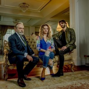 Başrollerinde Haluk Bilginer, Emre Kınay, Zeynep Çamcı ve Ushan Çakır’ın