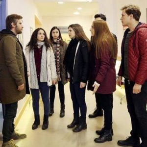 Nefes kesen hikâyesiyle reytingleri alt üst eden “Kırgın Çiçekler dizisi