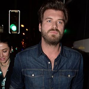 Kıvanç Tatlıtuğ, önceki akşam eşi Başak Dizer’in Nişantaşı’nda açtığı Room
