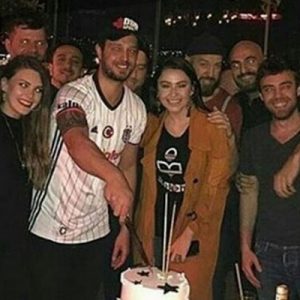 Aslı Enver, sevgisi Murat Boz için bir mekanda sürpriz doğum