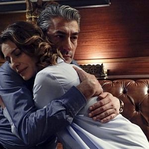 Başrollerini Erkan Petekkaya, Ebru Özkan Saban ve Mine Tugay’ın paylaştığı