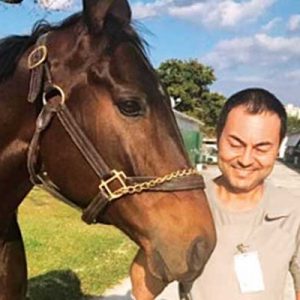Serdar Ortaç’ın sahibi olduğu İngiliz tayı ‘Lunar Rover’ önceki gün