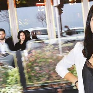 Gece dışarı çıkması babası Kaya Çilingiroğlu tarafından yasaklanan, hatta güzel