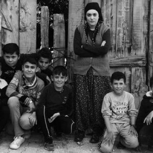 Son dönemin başarılı komedi yüzlerinden Ezgi Mola, yeni filminden bir