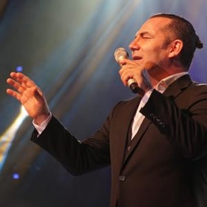 Sanatçının konuyla ilgili açıklaması şu şekildedir: ”İstanbul Tıp Fakültesi’nden mezuniyetimle