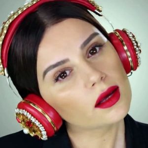 ‘Vurur yüze ifadesi bulur seni bitanesi’ adlı şarkısıyla yıldızı parlayan