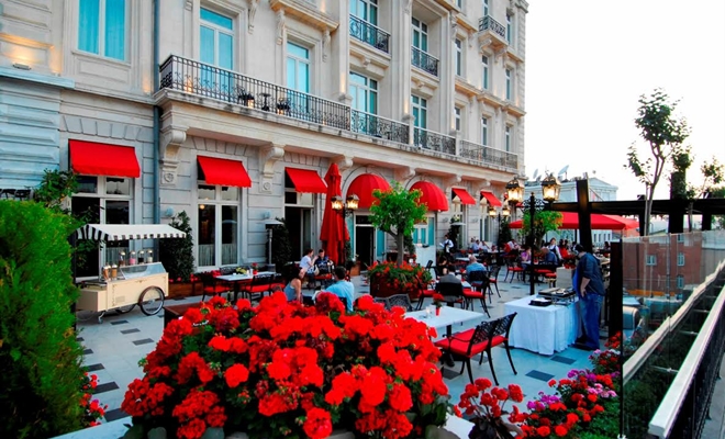 Pera Palace Hotel Jumeirah, yaz aylarının vazgeçilmez mekanı Orient Terrace