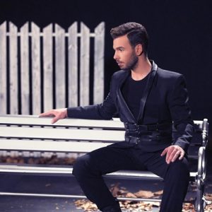 Yaşar Kekeva Plakçılık etiketiyle, sözü müziği kendisine, prodüktörlüğü ve düzenlemesi