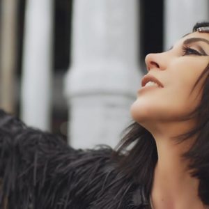 Türk Pop Müziği’nin kraliçesi Hande Yener, önceki akşam sevenlerine büyük