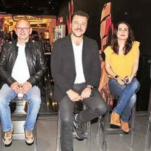 Azra Akın başrolünde oynadığı ‘Herşey Mümkün’ filminin galasına katılmak yerine