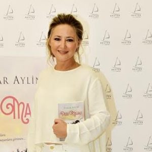 Sevilen sanatçı Pınar Aylin ilk kitabı Peri Masalı’nı Destek Yayınları’nın