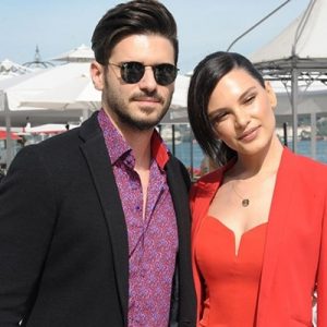 Tolgahan Sayışman ve Almeda Abazi çifti önceki gün katıldığı bir