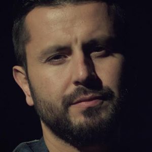 2015 yılında çıkarmış olduğu ilk single çalışması “TARİFSİZ” ile büyük