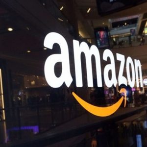 Amazon, kullanıcıların önce giyim ürünlerini evlerinde deneyebileceği, sonra diledikleri ürünlerin