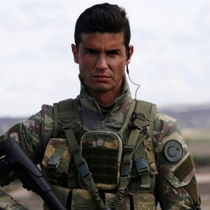 Oyuncu Berk Oktay’ın, ekip arkadaşlarına ağır küfürler ettiği iddia edildi.