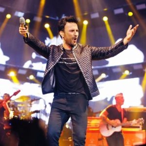Tarkan, pop şarkıların yer aldığı son albümü “Adımı Kalbine Yaz”ı