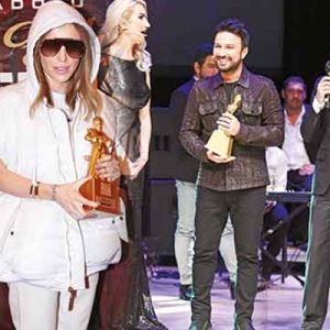 Gülşen, müjdeyi verdi. Megastar Tarkan ile Gülşen, bir üniversitenin ödül