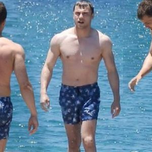 Tolga Sarıtaş, başrolünde oynadığı “Söz” dizisinin sezon finali yapmasıyla birlikte
