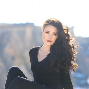 Son olarak rol aldığı Aşk ve Mavi’deki performansı ile beğeni