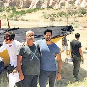 Babanın maaşı Burak’tan… Burak Özçivit, yapımcısı olduğu filmde babası Ceyhan