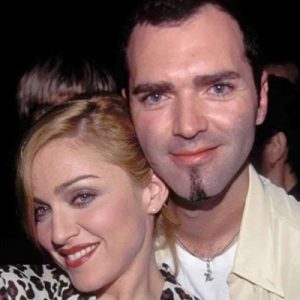 Pop müziğin kraliçesi Madonna’yı erkek kardeşi Christopher Ciccone, “Dehşet verici