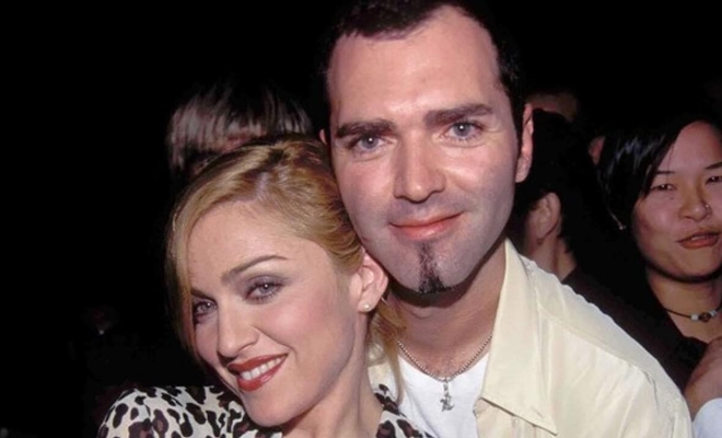 Pop müziğin kraliçesi Madonna’yı erkek kardeşi Christopher Ciccone, “Dehşet verici