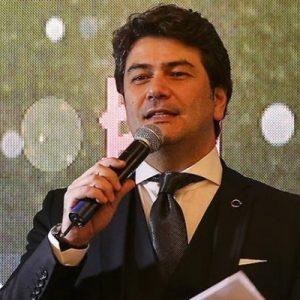 Filiz Aker’in yeğeni Dansöz Dora şöyle konuştu: “Cafedeydik. Oturuyorduk duygusal