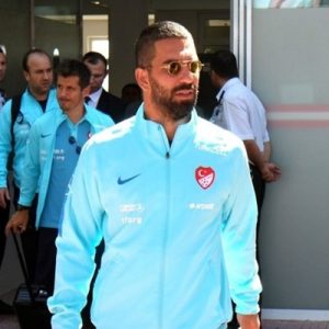 Türkiye’deki tüm Galatasaraylılar benim gelmemi istemiyor” diyen Arda Turan ile