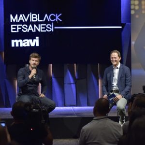 Mavi’nin Kıvanç Tatlıtuğ ve Megan Williams’lı yeni reklam filmi “Çok