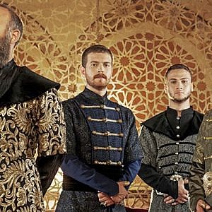İnsanların 9 saat ekran başında olduğu, bunun 4 saatinin televizyon