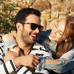 Başrollerini Barış Arduç, Elçin Sangu ve Cengiz Bozkurt’un paylaştığı romantik
