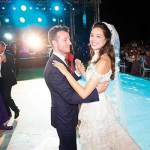 Azra Akın’ın 145 metre iğne oyası kullanılan gelinliğinin Trakya’daki düğün