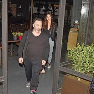 Cem Yılmaz, bir süredir birlikte olduğu Özge Sabuncu ile birlikte