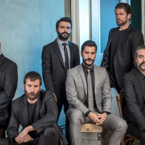 İsimsiz kahramanlar düşmana karşı tek yumruk oldular! Kanal D’nin başrollerini