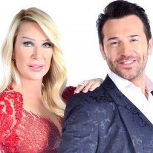 Şarkıcı Ayhan Aşan ve eşi Ayla Koyun, bir televizyon kanalında