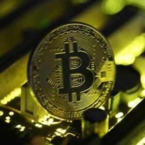 ‘Bitcoin nasıl alınır? Bitcoin madenciliği nedir?’ sorularının yanıtı haberimizde “Bitcoin(1)”