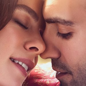 Başrollerinde Özge Özpirinçci ve Buğra Gülsoy’un, oyuncu kadrosunda Yusuf Akgün,