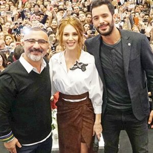 ‘Mutluluk Zamanı’ filminde rol alan Barış Arduç, Elçin Sangu ve