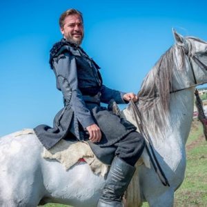 Diriliş Ertuğrul’un yıldızı Engin Altan Düzyatan’ın reyting rekortmeni diziden bölüm