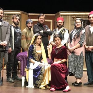 Tanzimat Dönemi’nde geçen, “Geveze Berber-Bir Evlilik Komedisi” adlı oyun, tiyatroseverlerle