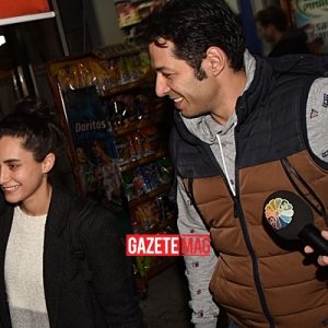Mert Fırat ile kendisi gibi oyuncu olan sevgilisi Hande Doğandemir