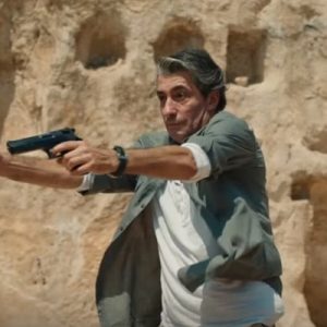 Başrollerinde Erkan Petekkaya, Dolunay Soysert ve Songül Öden gibi isimlerin