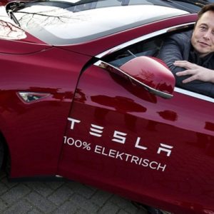 Tesla’ya ağır eleştiriler getiren General Motors’un eski başkan yardımcısı Bob