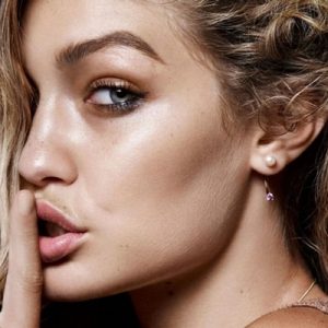 Dünyaca ünlü ABD’li model Gigi Hadid, sağlıklı saçlarının sırrını W