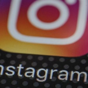 Dünyanın en popüler sosyal ağlarından Instagram, özel mesajlar özelliğini ayrı