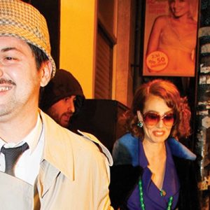 Elçin Sangu, Cem Yılmaz’ın partisine katıldı. Konseptli gecede oyuncuya sevgilisi